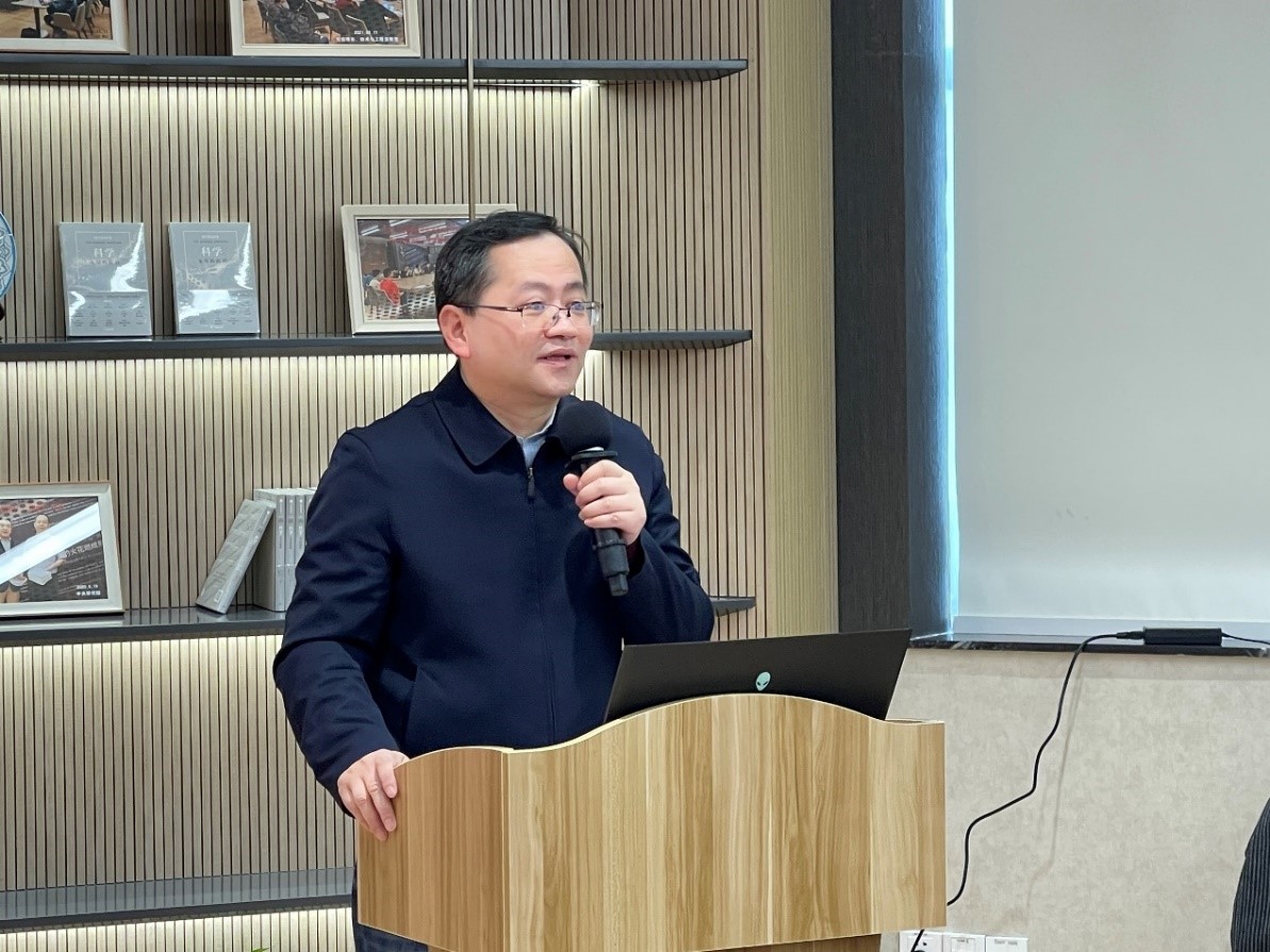 图片2-好色tv
副校长 朱新远.jpg